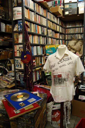 Rock & Roll Public Library: preparing the exhibition