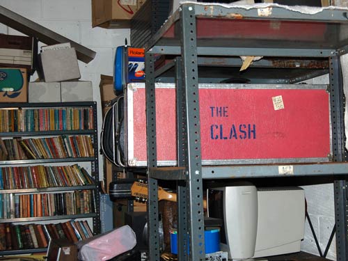 Rock & Roll Public Library: preparing the exhibition
