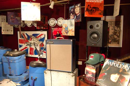 Rock & Roll Public Library: preparing the exhibition