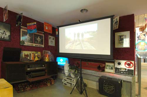 Rock & Roll Public Library: preparing the exhibition