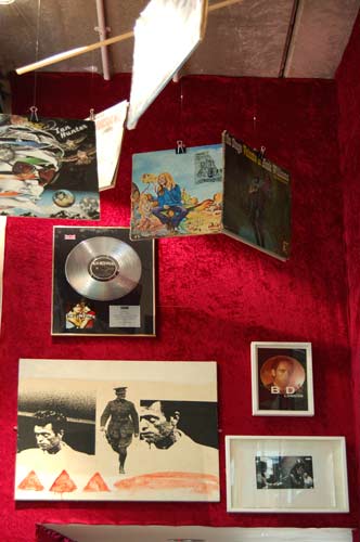 Rock & Roll Public Library: preparing the exhibition