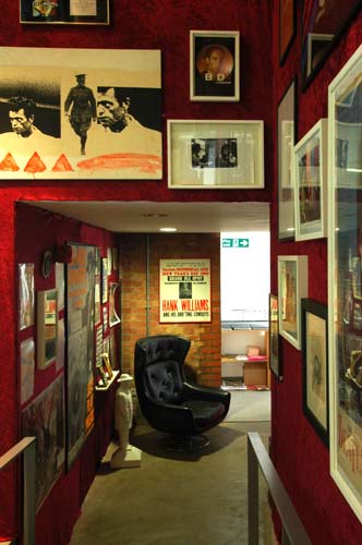 Rock & Roll Public Library: preparing the exhibition