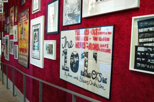 Rock & Roll Public Library: preparing the exhibition