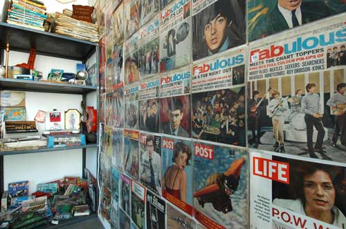 Rock & Roll Public Library: preparing the exhibition