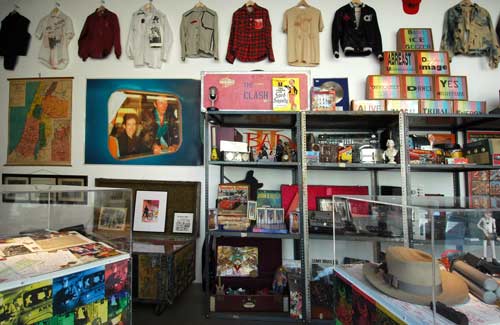 Rock & Roll Public Library: preparing the exhibition