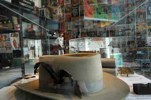 Rock & Roll Public Library: preparing the exhibition